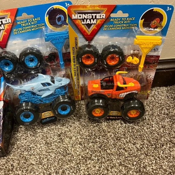 Monster Jam - Mechanix Build 3 Pack /  Grave Digger Megalodon El Toro Trucks - Picture 4 of 5